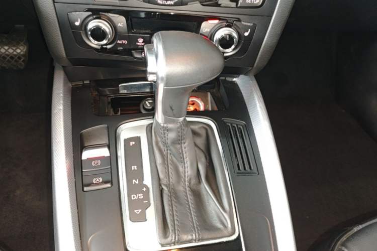 Used Audi Q5 2013 40 TFSI Technology Edition Gear Lever