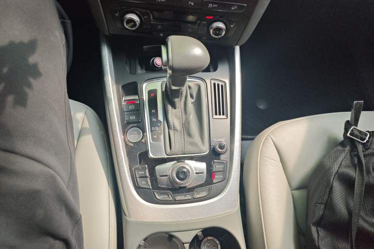 Used Audi Q5 2013 45 TFSI quattro Sport Edition Gear Lever