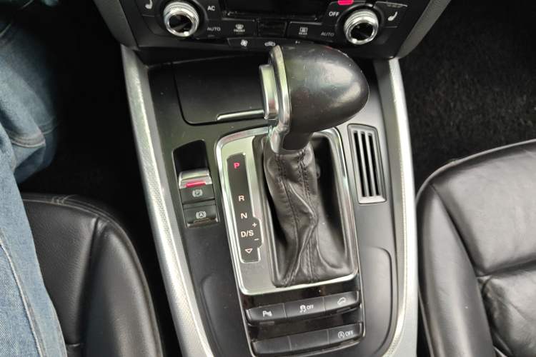 Used Audi Q5 2013 40 TFSI Technology Edition Gear Lever