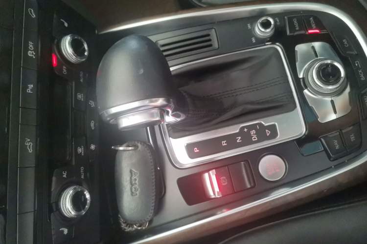 Used Audi Q5 2013 40 TFSI hybrid Gear Lever