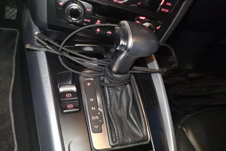 Used Audi Q5 2013 40 TFSI Technology Edition Gear Lever