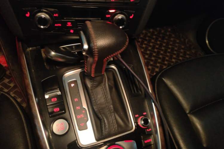 Used Audi Q5 2013 40 TFSI Comfort Edition Gear Lever