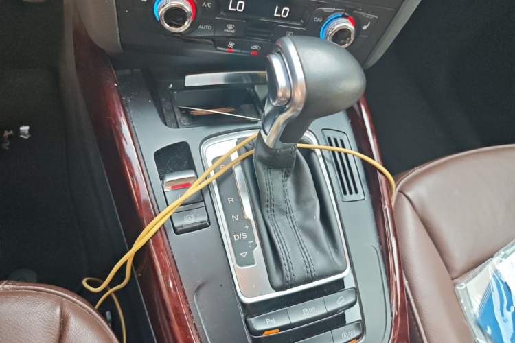Used Audi Q5 2013 40 TFSI Technology Edition Gear Lever