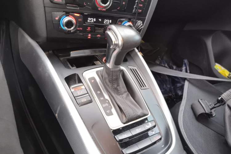 Used Audi Q5 2013 40 TFSI Technology Edition Gear Lever