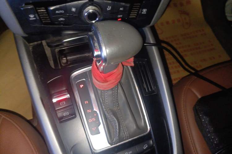 Used Audi Q5 2013 40 TFSI Ambition Gear Lever
