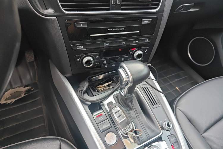 Used Audi Q5 2013 45 TFSI quattro Sport Edition Gear Lever