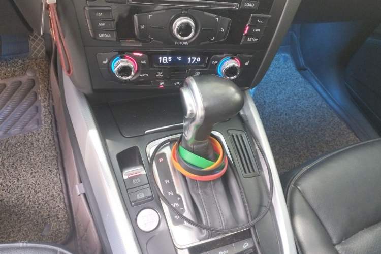 Used Audi Q5 2013 40 TFSI Technology Edition Gear Lever