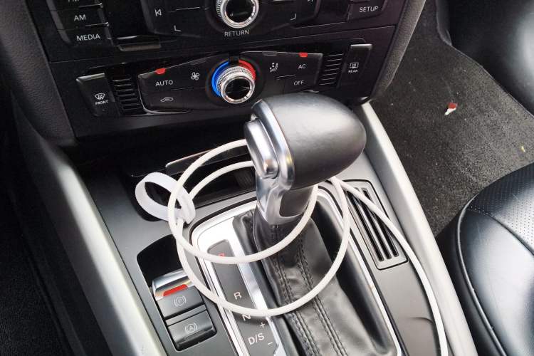 Used Audi Q5 2013 40 TFSI Ambition Gear Lever