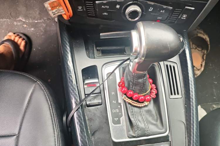 Used Audi Q5 2013 40 TFSI Ambition Gear Lever