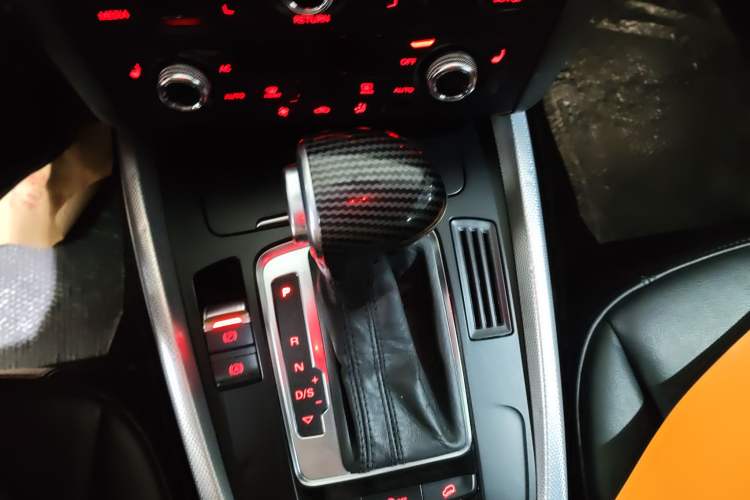 Used Audi Q5 2013 40 TFSI Technology Edition Gear Lever