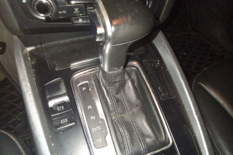 Used Audi Q5 2013 40 TFSI Technology Edition Gear Lever