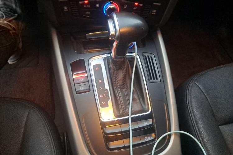 Used Audi Q5 2013 40 TFSI Ambition Gear Lever