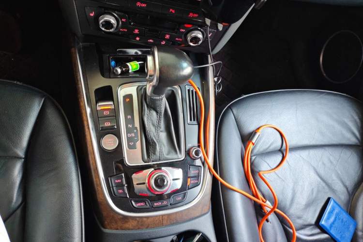 Used Audi Q5 2013 40 TFSI Comfort Edition Gear Lever