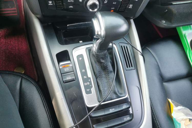Used Audi Q5 2013 40 TFSI Ambition Gear Lever