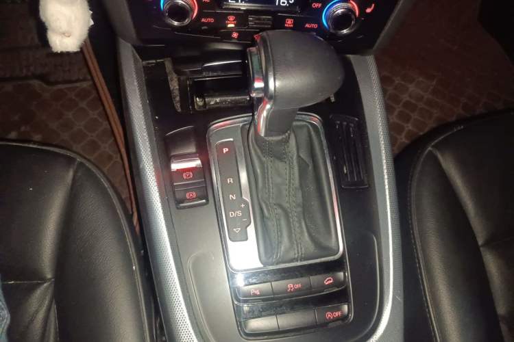 Used Audi Q5 2013 40 TFSI Technology Edition Gear Lever