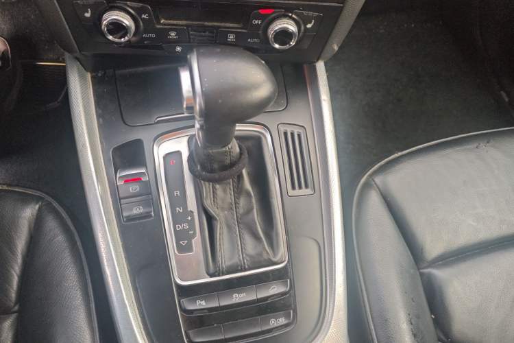 Used Audi Q5 2013 40 TFSI Technology Edition Gear Lever