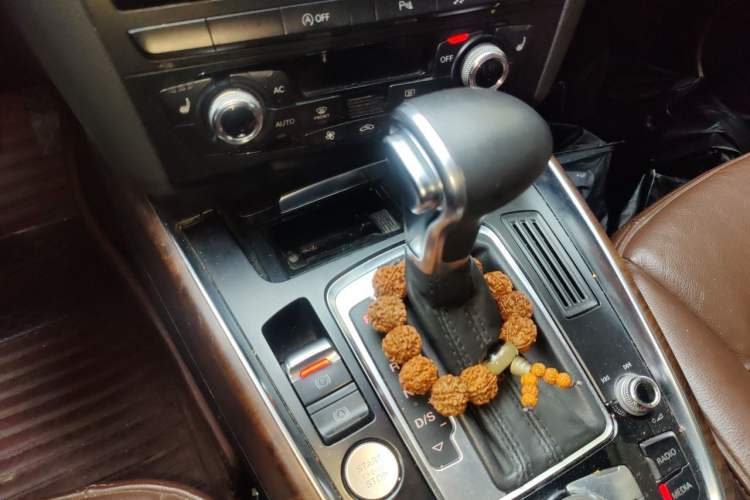 Used Audi Q5 2013 40 TFSI Comfort Edition Gear Lever