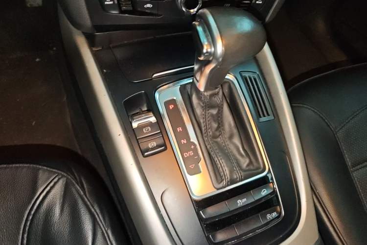 Used Audi Q5 2013 40 TFSI Ambition Gear Lever