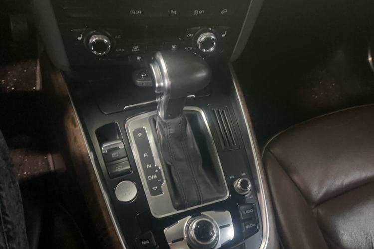 Used Audi Q5 2013 40 TFSI Comfort Edition Gear Lever