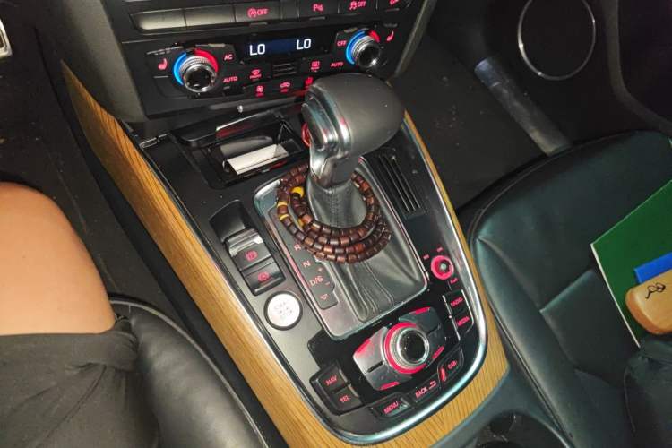Used Audi Q5 2013 45 TFSI quattro off-road version Gear Lever