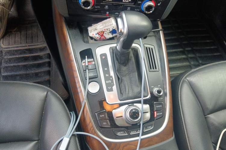 Used Audi Q5 2013 40 TFSI Comfort Edition Gear Lever