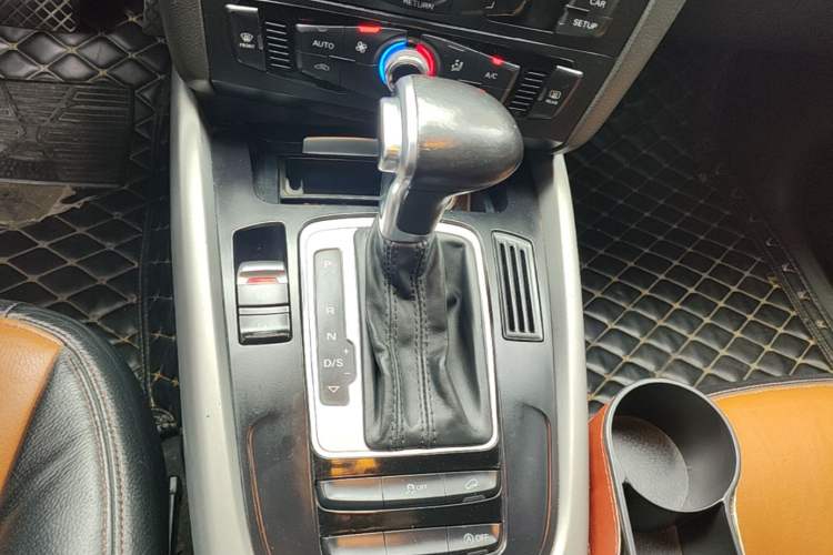 Used Audi Q5 2013 40 TFSI Ambition Gear Lever