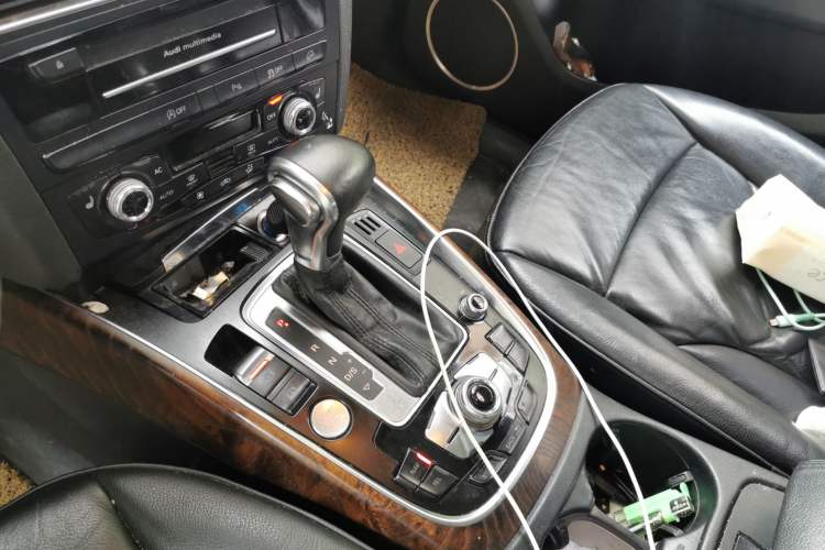 Used Audi Q5 2013 40 TFSI Comfort Edition Gear Lever