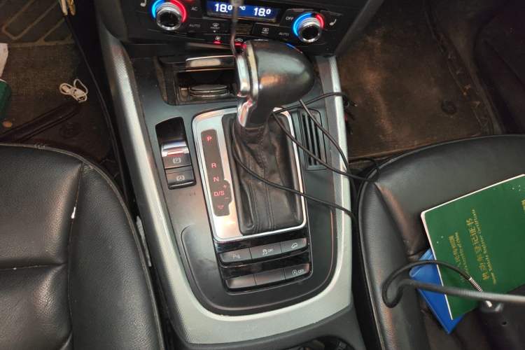Used Audi Q5 2013 40 TFSI Technology Edition Gear Lever
