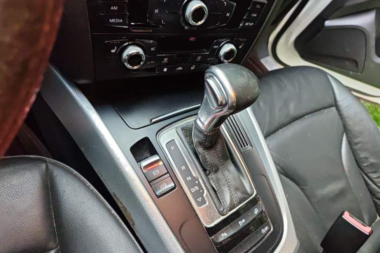 Used Audi Q5 2013 40 TFSI Technology Edition Gear Lever