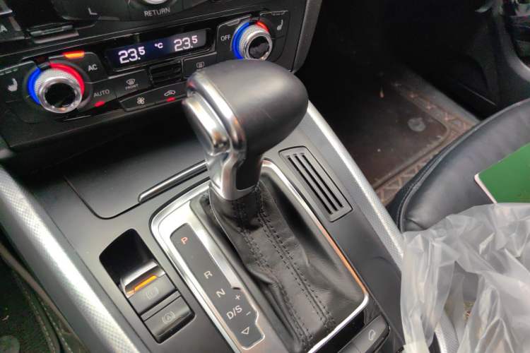 Used Audi Q5 2013 40 TFSI Technology Edition Gear Lever