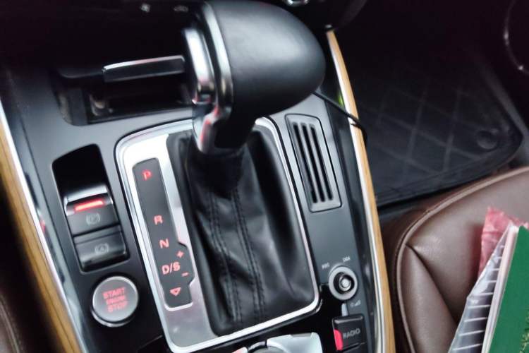Used Audi Q5 2013 40 TFSI Luxury Model Gear Lever