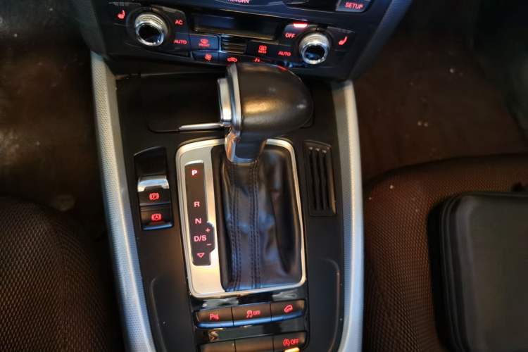 Used Audi Q5 2013 40 TFSI Technology Edition Gear Lever