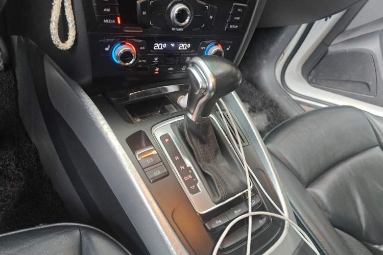 Used Audi Q5 2013 40 TFSI Technology Edition Gear Lever