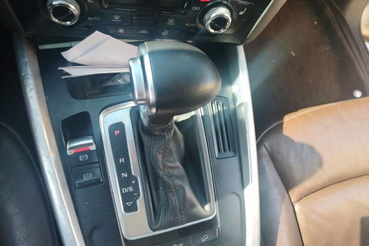 Used Audi Q5 2013 40 TFSI Technology Edition Gear Lever