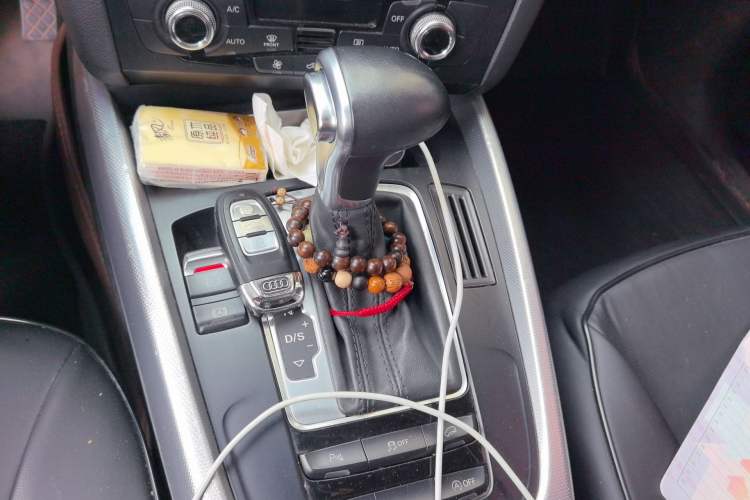 Used Audi Q5 2013 40 TFSI Technology Edition Gear Lever