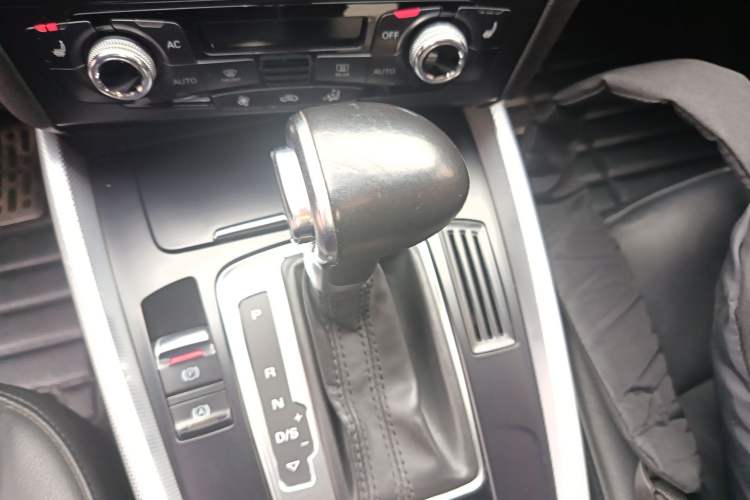Used Audi Q5 2013 40 TFSI Technology Edition Gear Lever