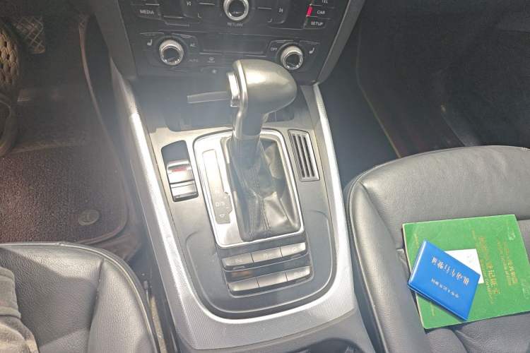 Used Audi Q5 2013 40 TFSI Technology Edition Gear Lever