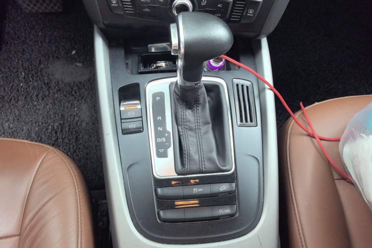 Used Audi Q5 2013 40 TFSI Ambition Gear Lever