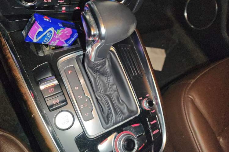 Used Audi Q5 2013 40 TFSI Comfort Edition Gear Lever
