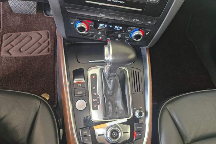Used Audi Q5 2013 40 TFSI Comfort Edition Gear Lever