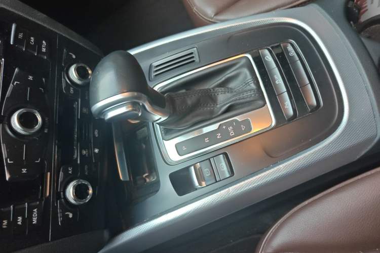 Used Audi Q5 2013 40 TFSI Technology Edition Gear Lever