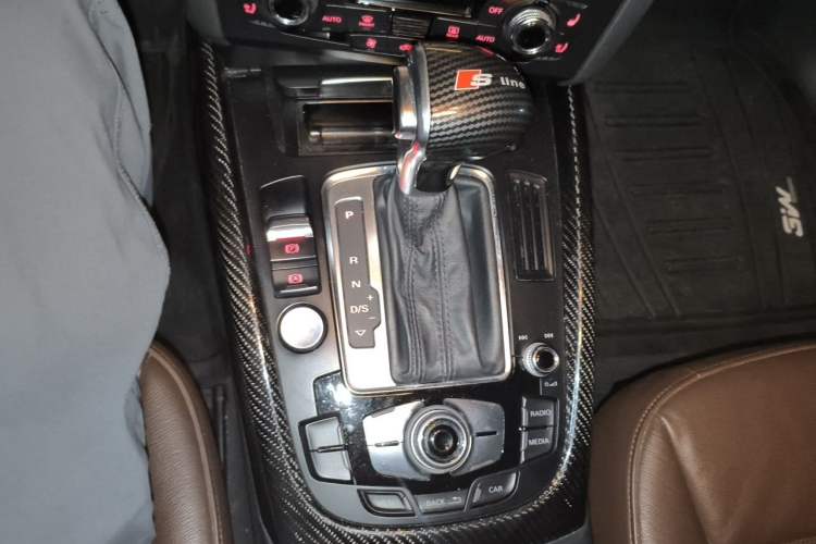 Used Audi Q5 2013 40 TFSI Technology Edition Gear Lever