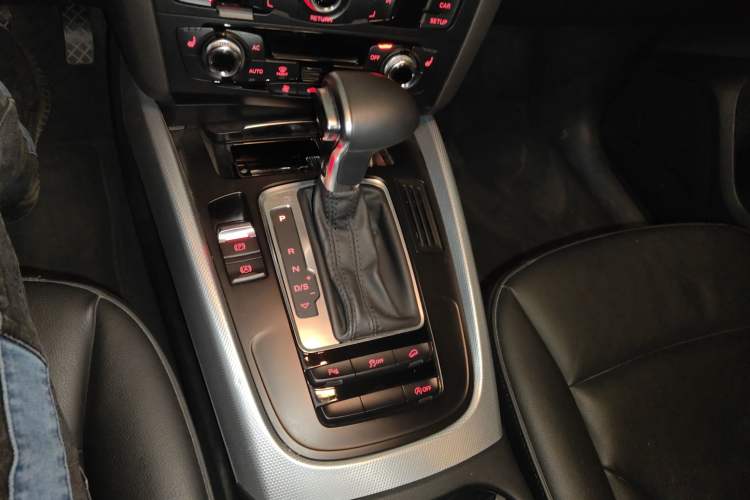 Used Audi Q5 2013 40 TFSI Technology Edition Gear Lever