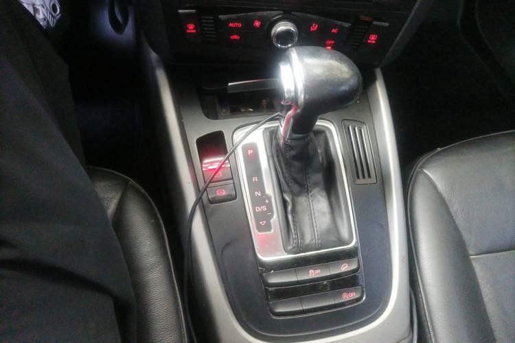 Used Audi Q5 2013 40 TFSI Ambition Gear Lever