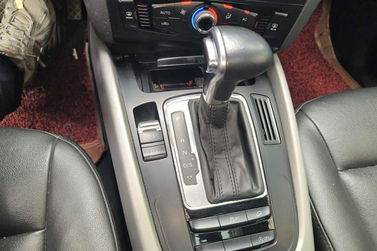 Used Audi Q5 2013 40 TFSI Ambition Gear Lever