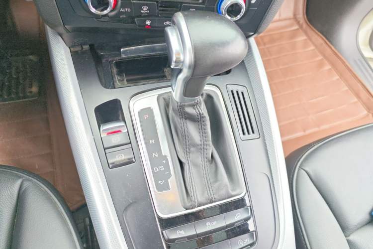 Used Audi Q5 2013 40 TFSI Technology Edition Gear Lever