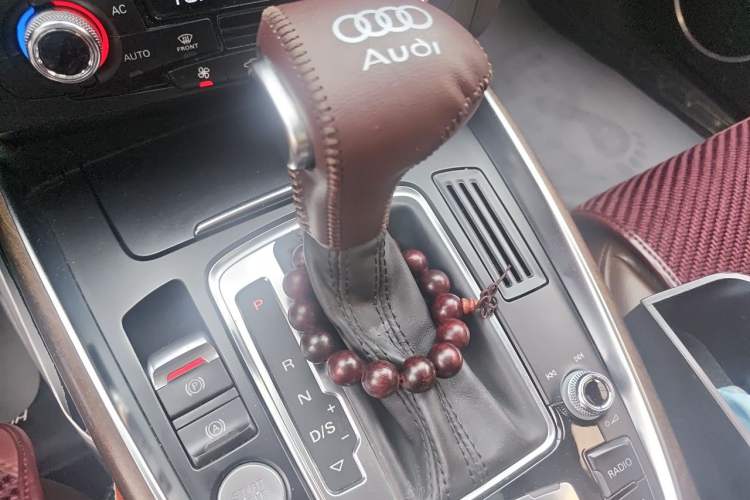 Used Audi Q5 2013 40 TFSI Comfort Edition Gear Lever
