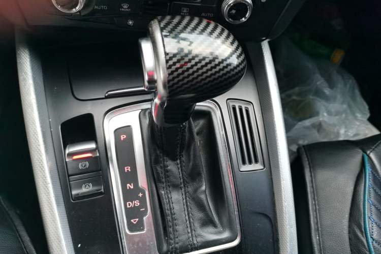 Used Audi Q5 2013 40 TFSI Technology Edition Gear Lever