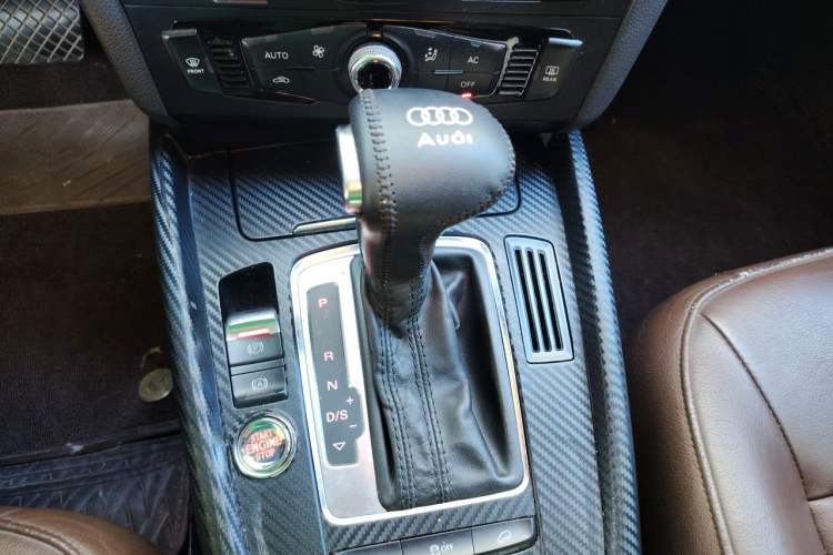 Used Audi Q5 2013 40 TFSI Ambition Gear Lever