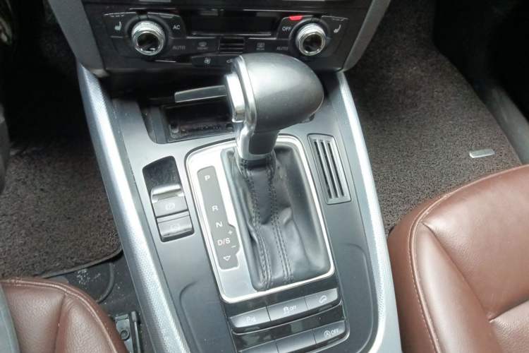 Used Audi Q5 2013 40 TFSI Technology Edition Gear Lever
